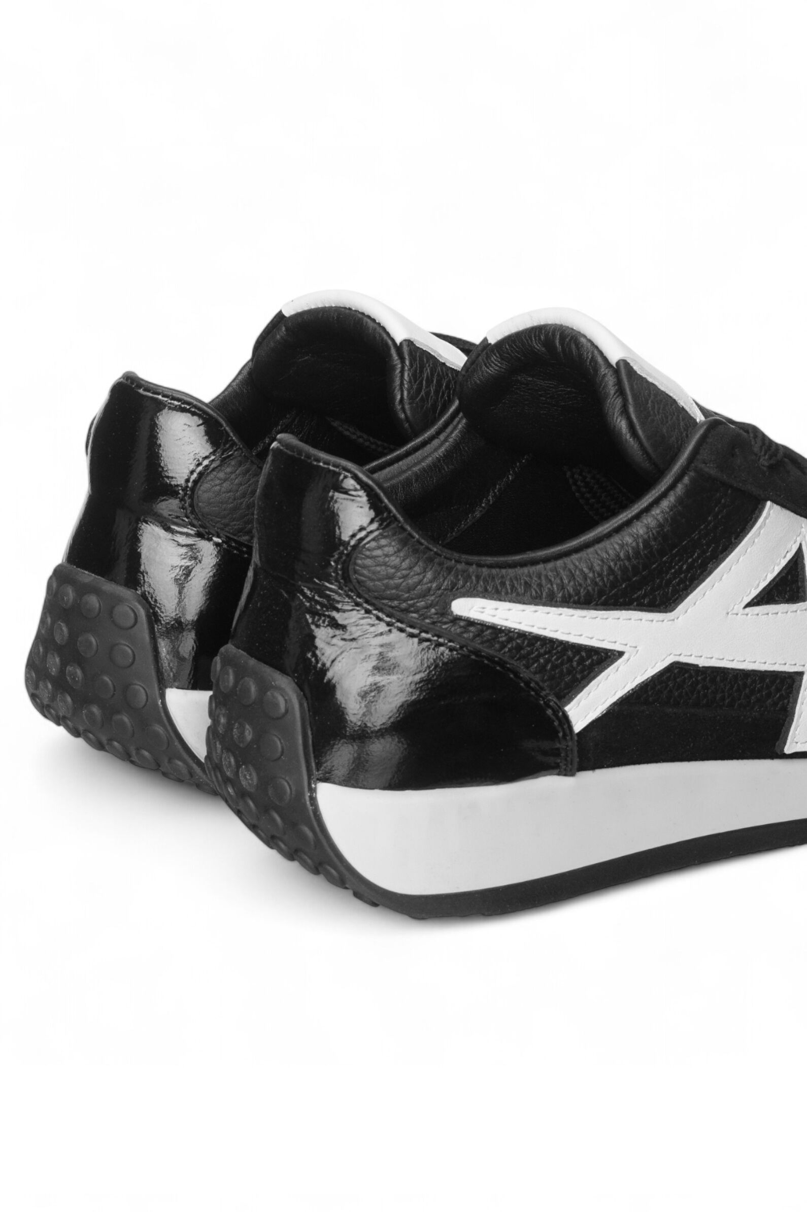 Кроссовки жен. АРТ.25KA-552,чер-бел,н.к-з-лак/н.к