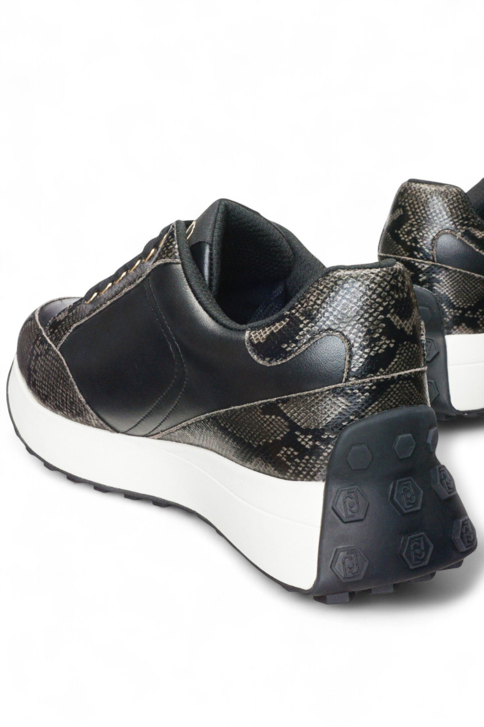 Кроссовки жен. АРТ.BF5027EX07222222,чер-сер,и.к/тек